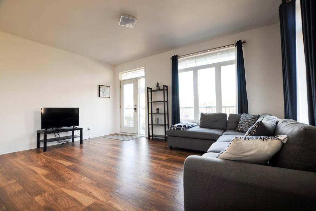 The 1810 - Spacious With Balcony - North Of Quebec ภายนอก รูปภาพ