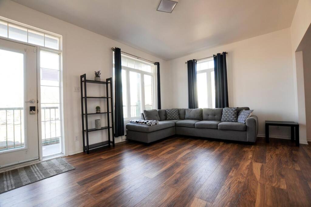 The 1810 - Spacious With Balcony - North Of Quebec ภายนอก รูปภาพ