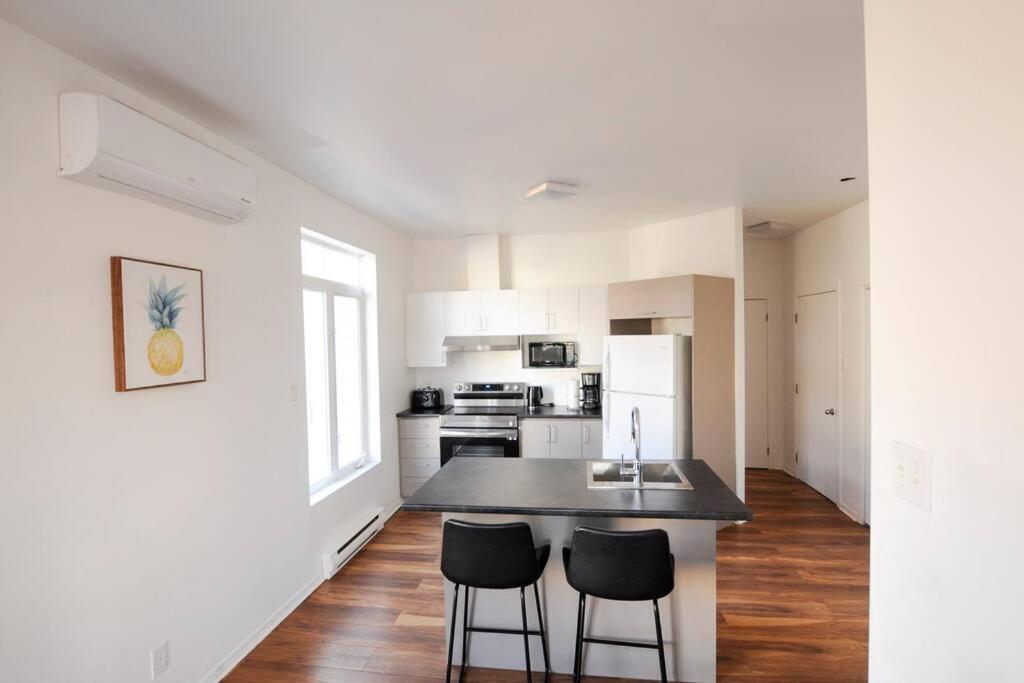 The 1810 - Spacious With Balcony - North Of Quebec ภายนอก รูปภาพ
