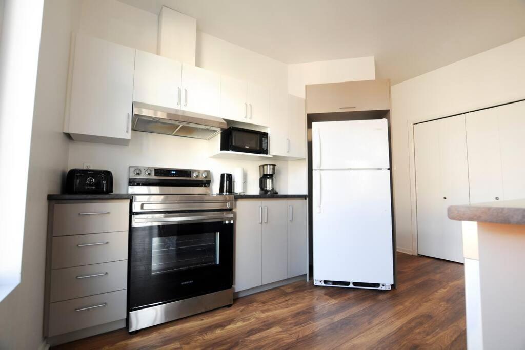 The 1810 - Spacious With Balcony - North Of Quebec ภายนอก รูปภาพ