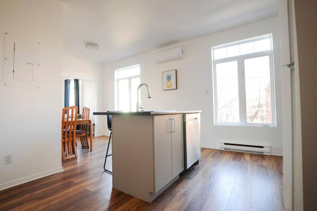 The 1810 - Spacious With Balcony - North Of Quebec ภายนอก รูปภาพ